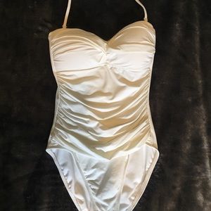 LA BLANCA white one piece bathing suit